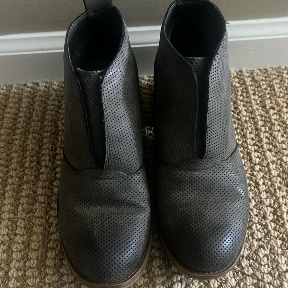 Billabong booties